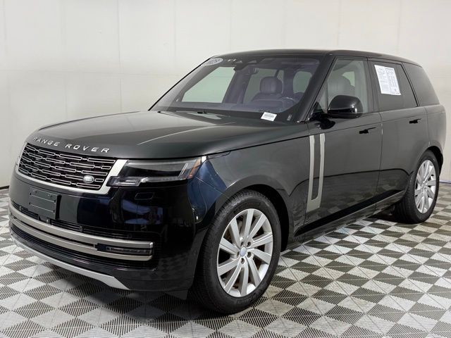 2023 Land Rover Range Rover SE photo 2