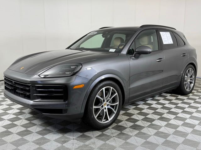 2024 Porsche Cayenne photo 2