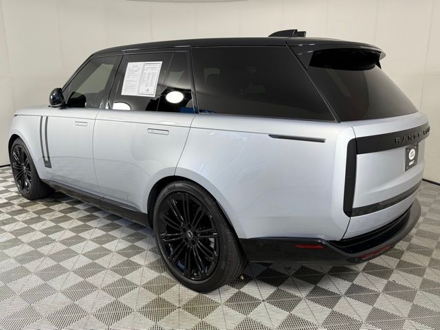 2025 Land Rover Range Rover SE photo 3