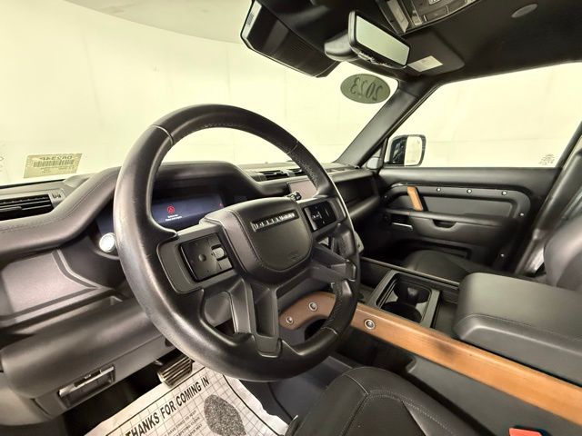 2023 Land Rover Defender 110 photo 4