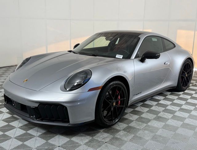 2026 Porsche 911 GTS photo 2