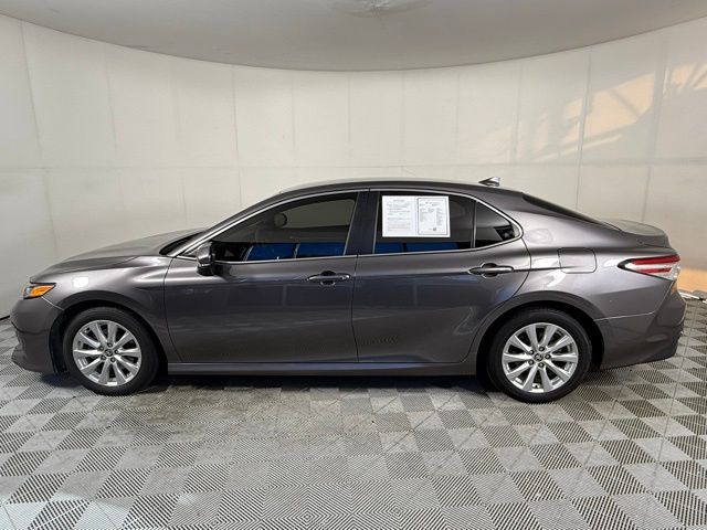 2020 Toyota Camry LE photo 3