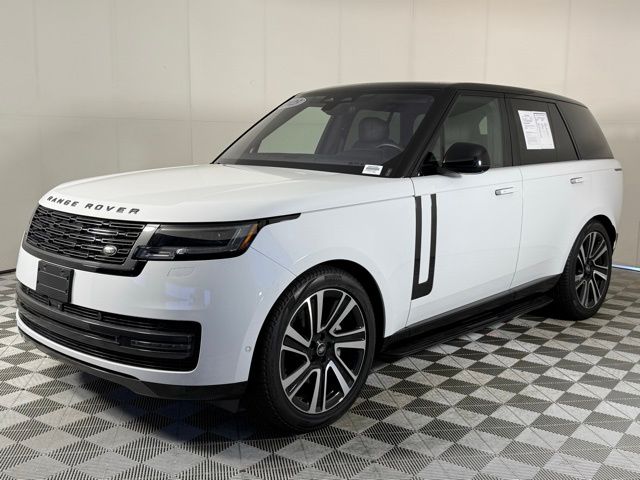 2023 Land Rover Range Rover SE photo 2