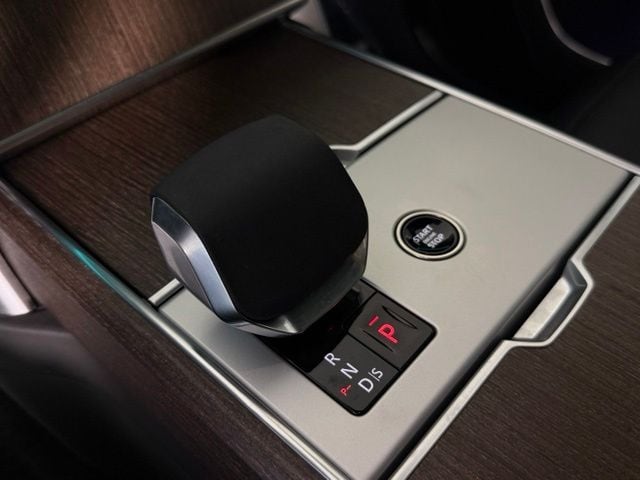 2025 Land Rover Range Rover SE - Photo 18