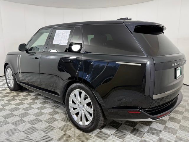 2023 Land Rover Range Rover SE photo 4