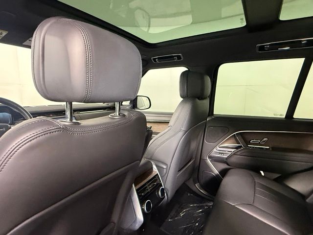 2025 Land Rover Range Rover SE - Photo 24