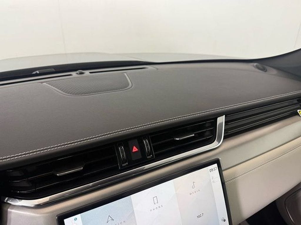 2026 Jaguar F-Pace R-Dynamic S - Photo 32