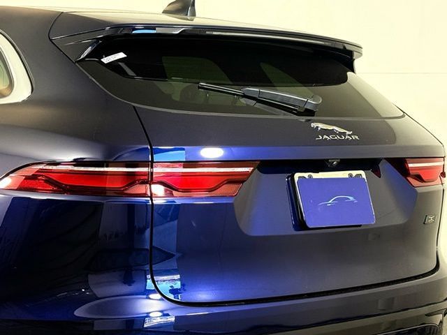 2026 Jaguar F-Pace R-Dynamic S - Photo 16