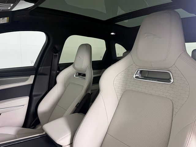 2026 Jaguar F-Pace R-Dynamic S - Photo 31