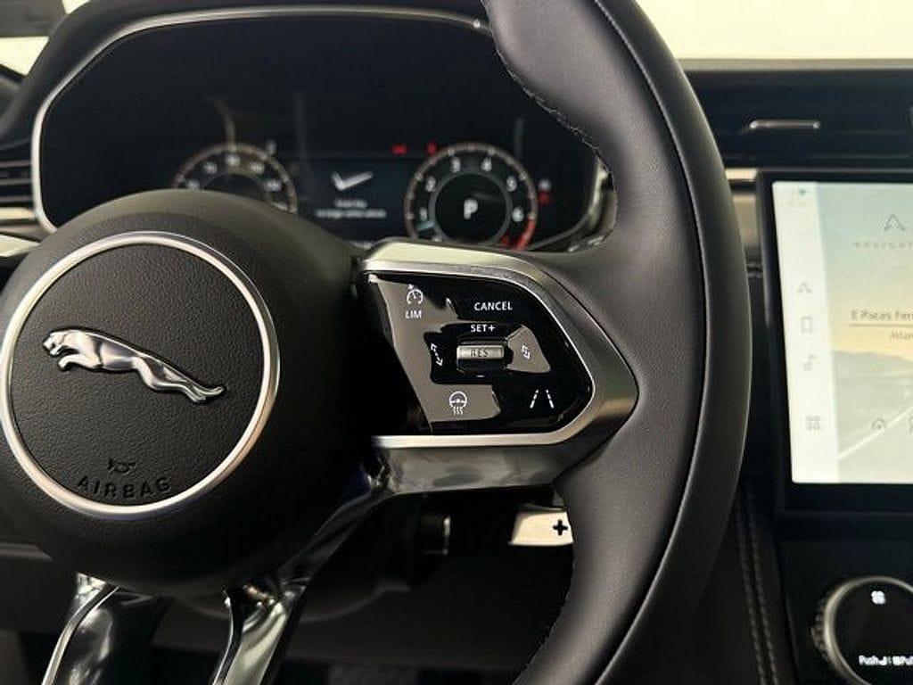 2026 Jaguar F-Pace R-Dynamic S - Photo 39