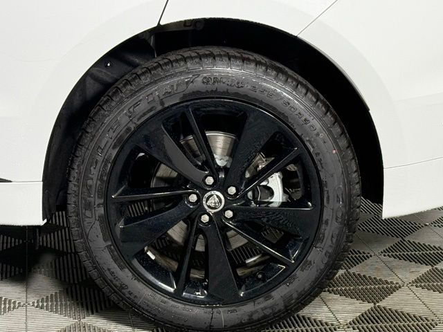 2026 Jaguar F-Pace R-Dynamic S - Photo 13