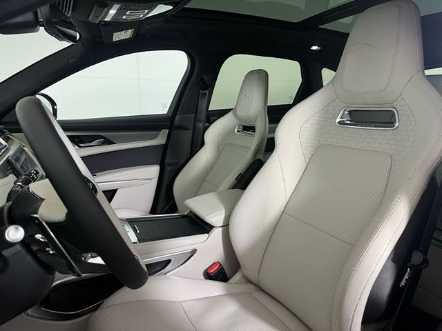 2026 Jaguar F-Pace R-Dynamic S - Photo 6