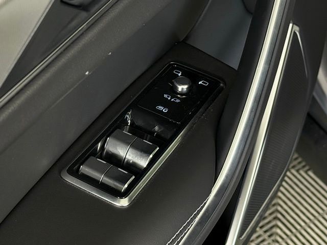 2026 Jaguar F-Pace R-Dynamic S - Photo 28