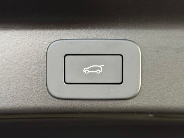 2026 Jaguar F-Pace R-Dynamic S - Photo 16