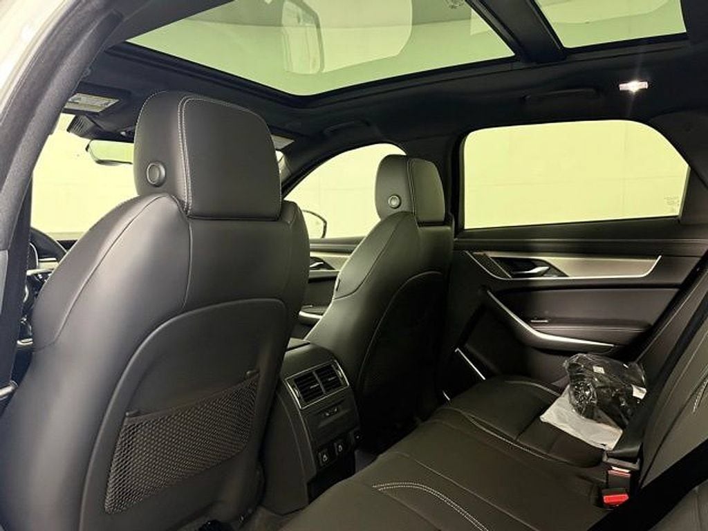 2026 Jaguar F-Pace R-Dynamic S - Photo 18