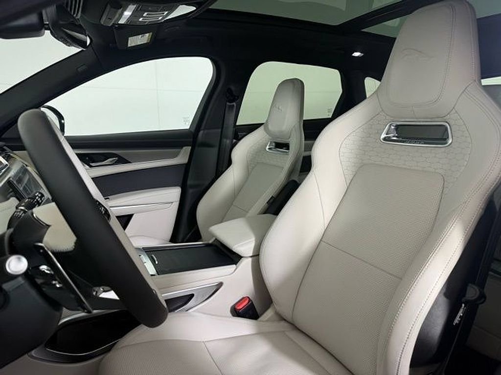 2026 Jaguar F-Pace R-Dynamic S - Photo 6
