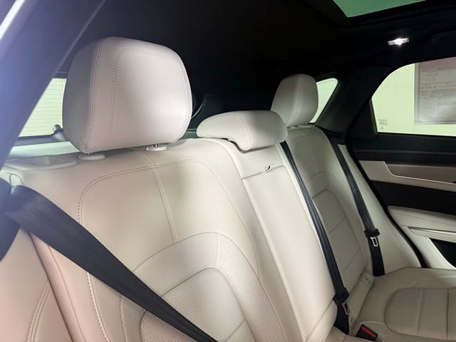2026 Jaguar F-Pace R-Dynamic S - Photo 32
