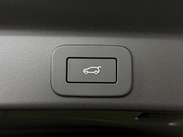 2026 Jaguar F-Pace R-Dynamic S - Photo 17