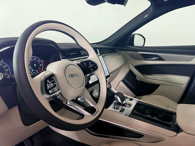 2026 Jaguar F-Pace R-Dynamic S - Photo 8