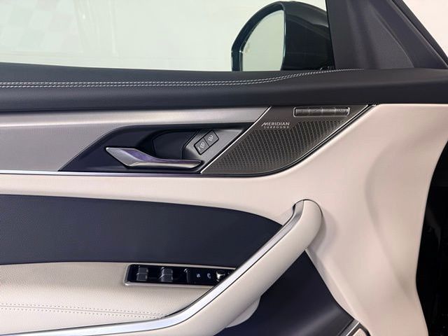 2026 Jaguar F-Pace R-Dynamic S - Photo 23