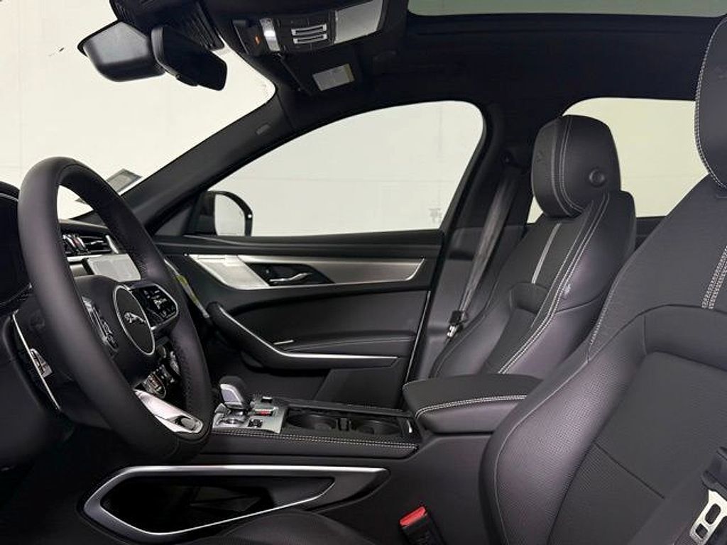2026 Jaguar F-Pace R-Dynamic S - Photo 4