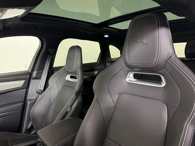 2026 Jaguar F-Pace R-Dynamic S - Photo 30