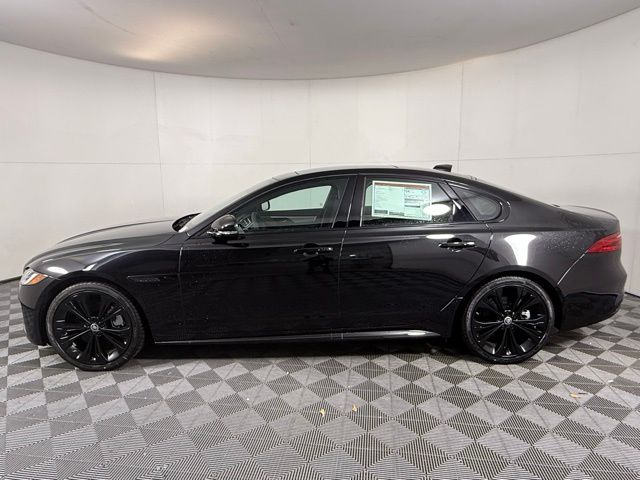 2024 Jaguar XF R-Dynamic SE photo 3