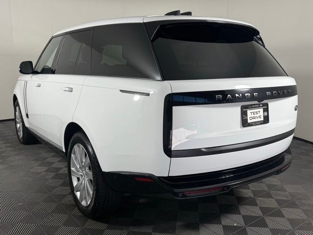 2023 Land Rover Range Rover SE photo 4