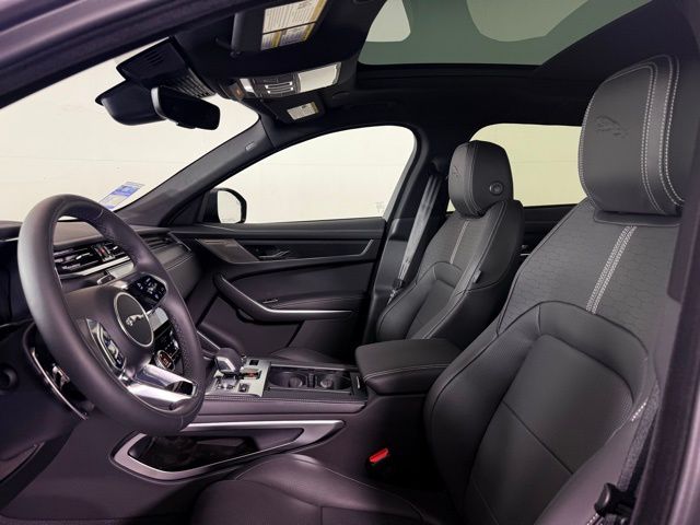 2026 Jaguar F-PACE P400 R-Dynamic S photo 4