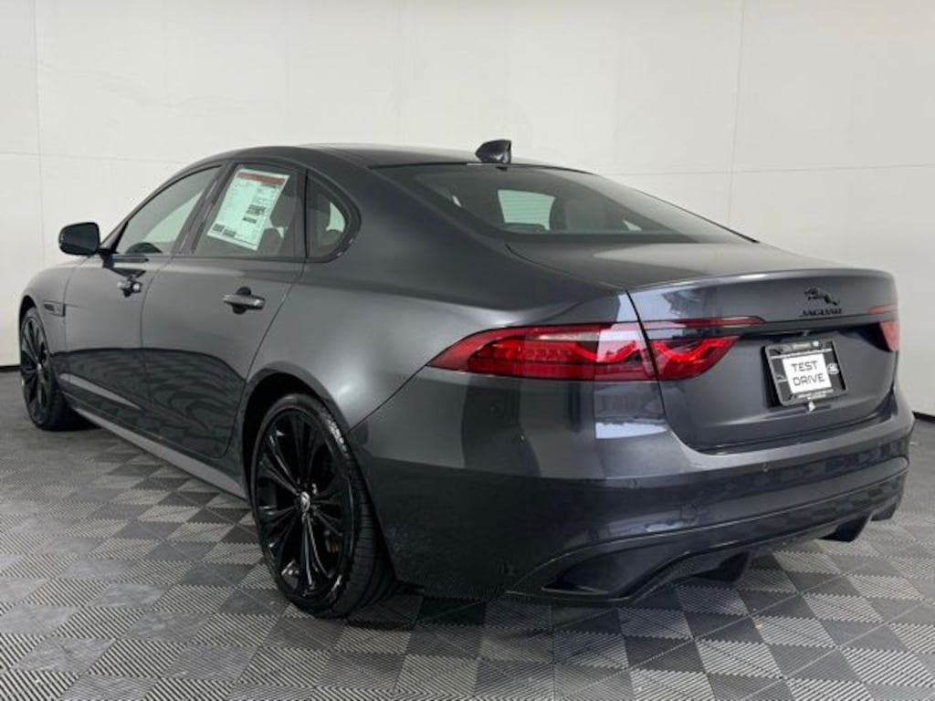 New 0 Jaguar XF R-Dynamic SE 300PS Auto