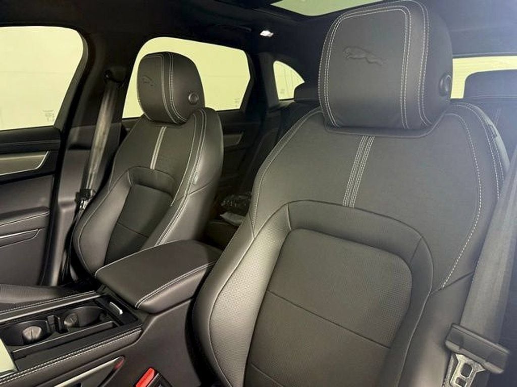 2026 Jaguar F-Pace R-Dynamic S - Photo 5