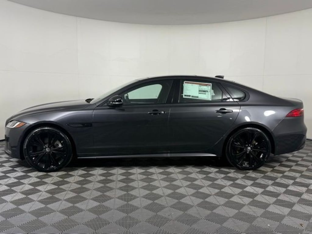 New 0 Jaguar XF R-Dynamic SE 300PS Auto