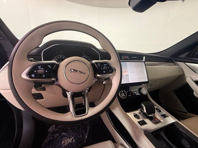 2026 Jaguar F-Pace R-Dynamic S - Photo 19