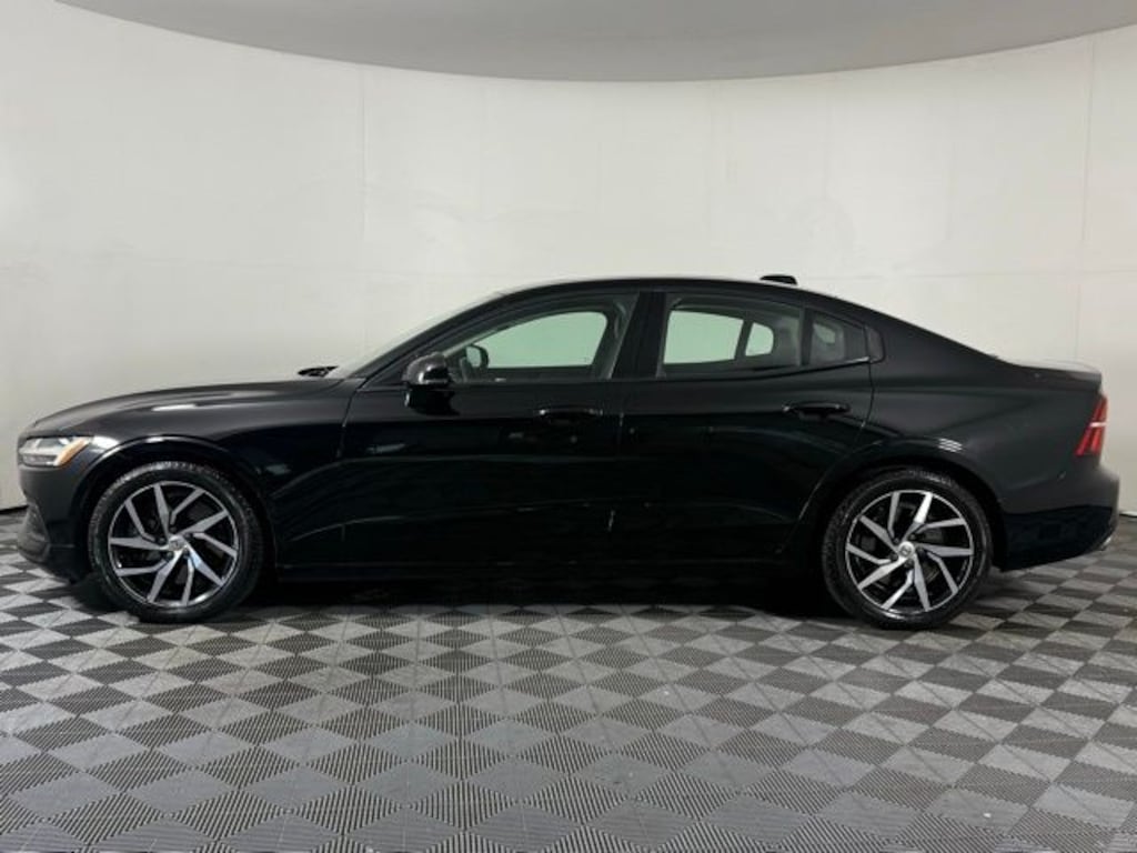 Used 2020 Volvo S60 T6 Momentum Sedan