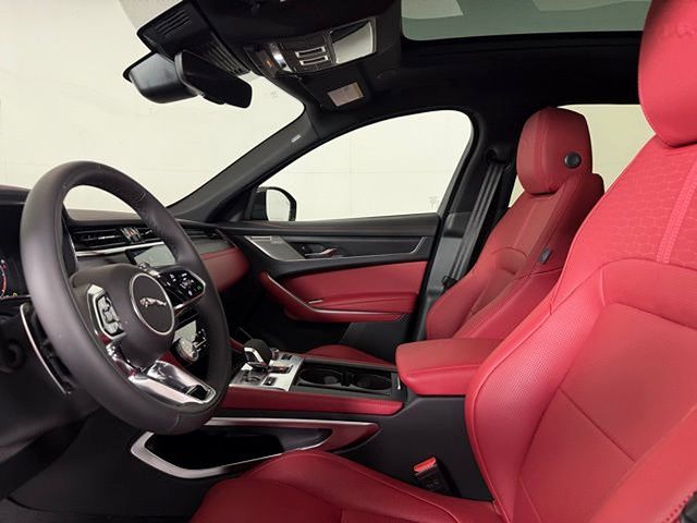2026 Jaguar F-Pace R-Dynamic S - Photo 6