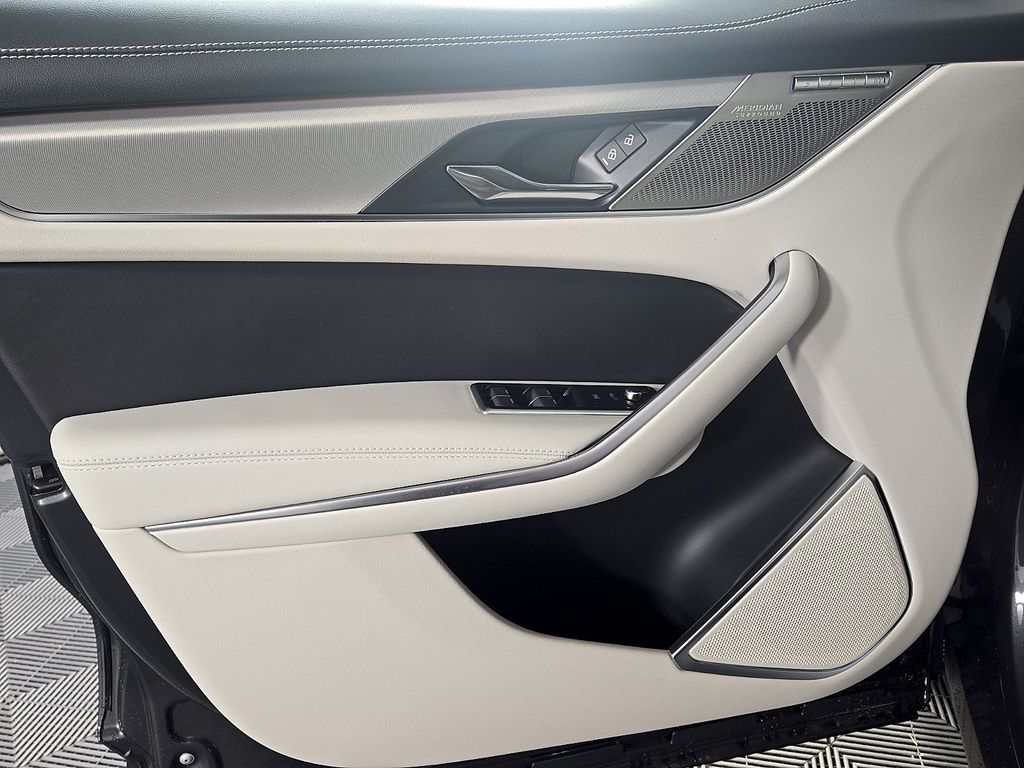 2026 Jaguar F-Pace R-Dynamic S - Photo 8