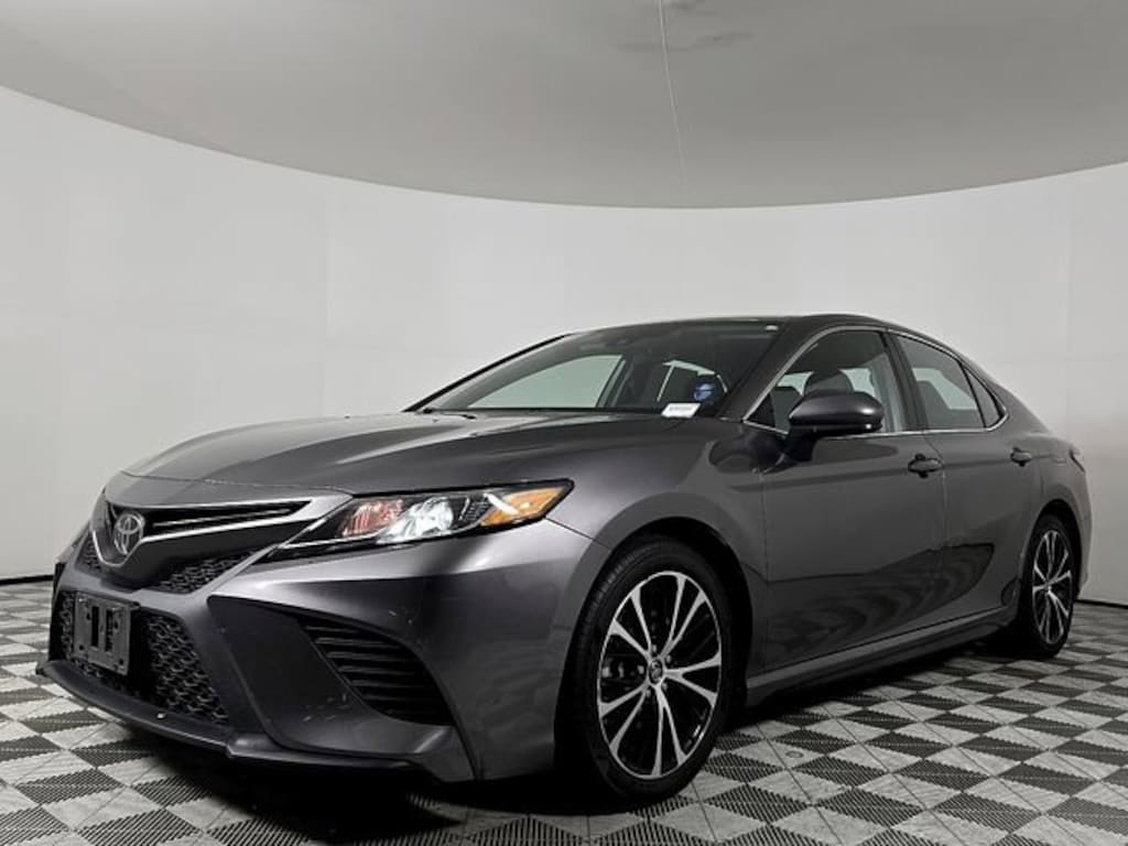 Used 2019 Toyota Camry SE Sedan
