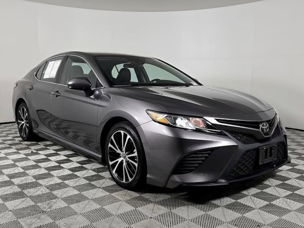 Used 2019 Toyota Camry SE Sedan