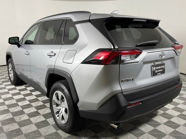 2019 Toyota RAV4 LE photo 2