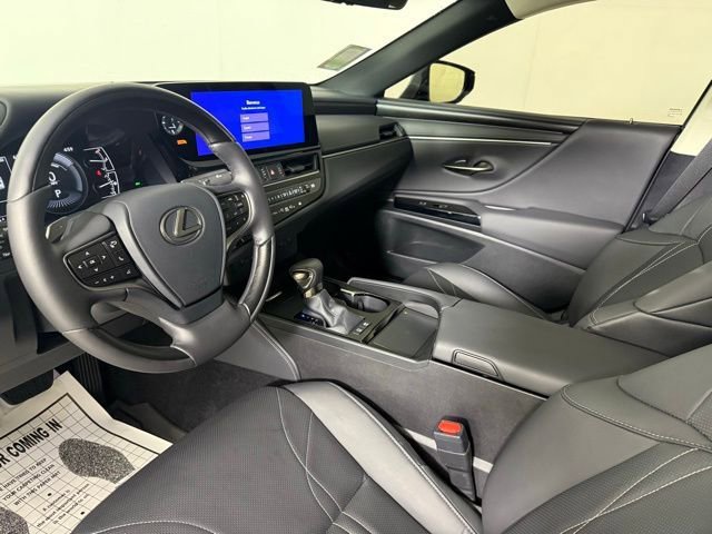 2025 Lexus ES 300h Luxury photo 2