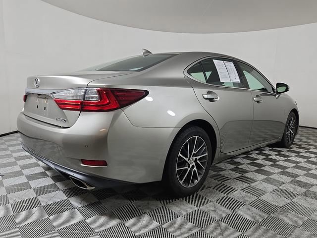 2016 Lexus ES 350 photo 2