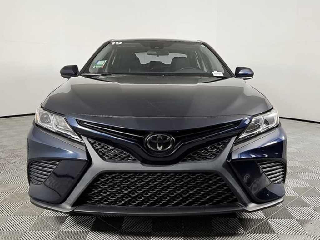 Used 2019 Toyota Camry XLE Sedan