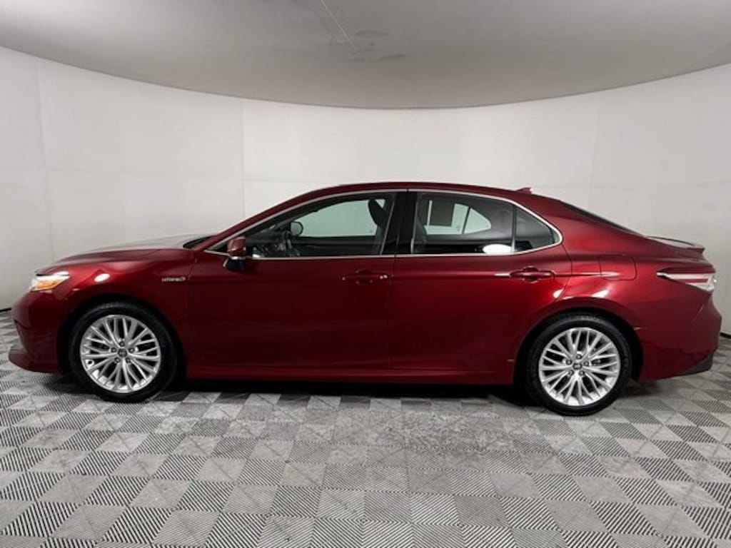 Used 2020 Toyota Camry Hybrid XLE Sedan