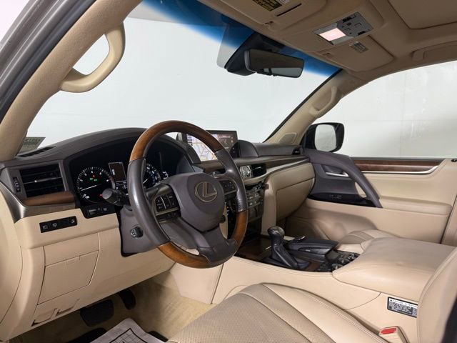 2021 Lexus LX 570 Two-Row photo 4