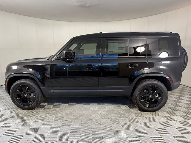 2025 Land Rover Defender 110 S photo 3