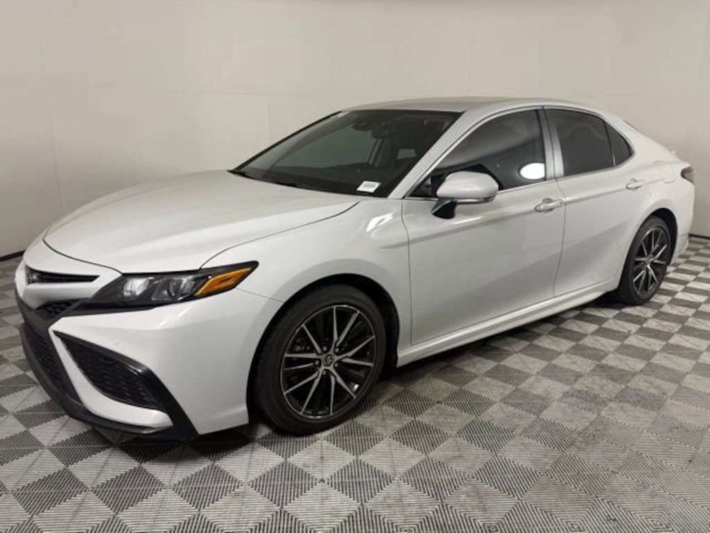 Used 2024 Toyota Camry SE Sedan
