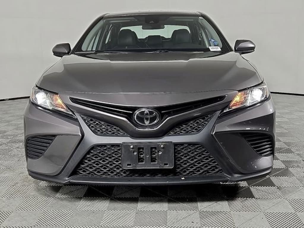 Used 2019 Toyota Camry SE Sedan