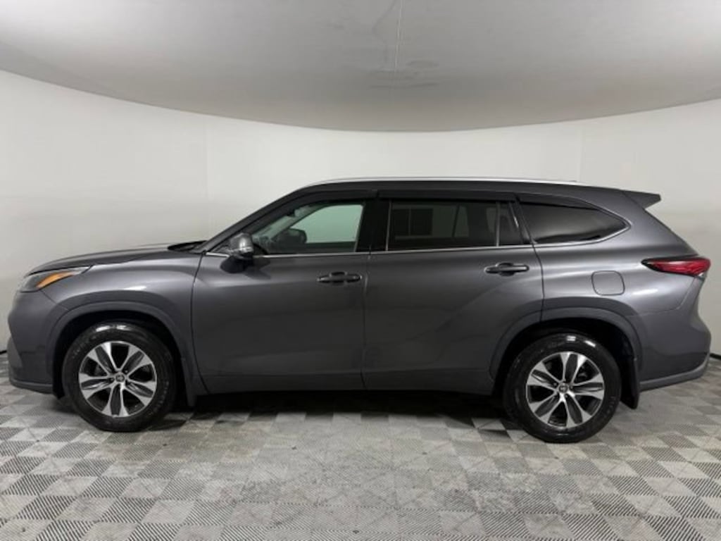 Used 2022 Toyota Highlander XLE SUV