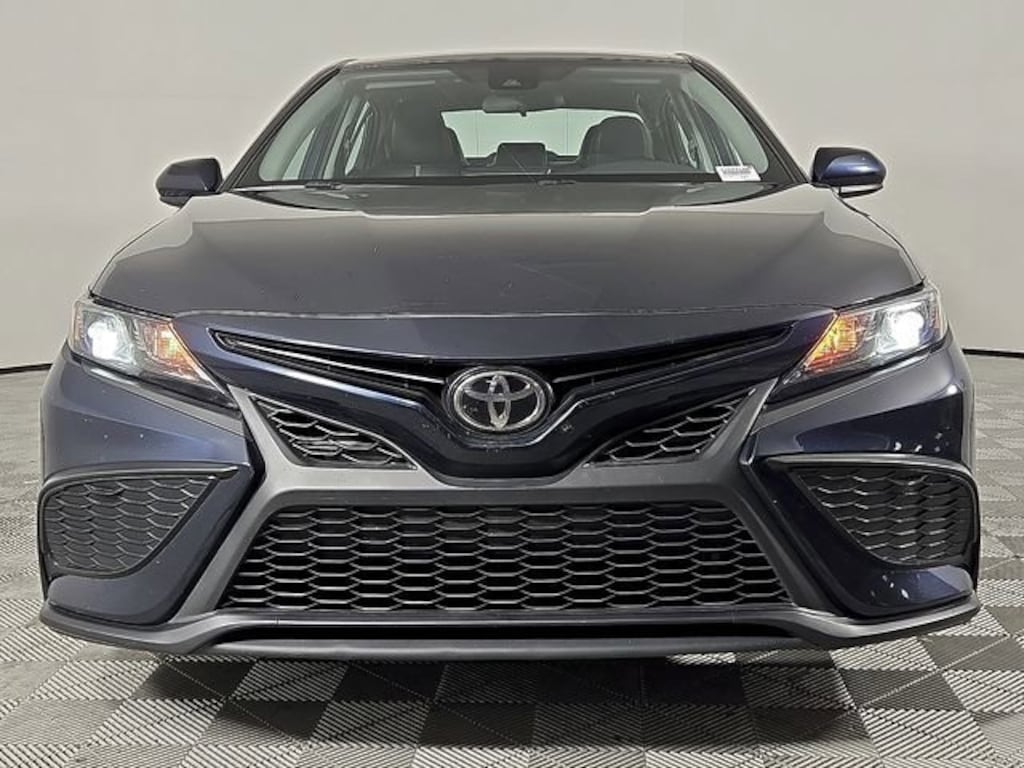 Used 2021 Toyota Camry SE Sedan