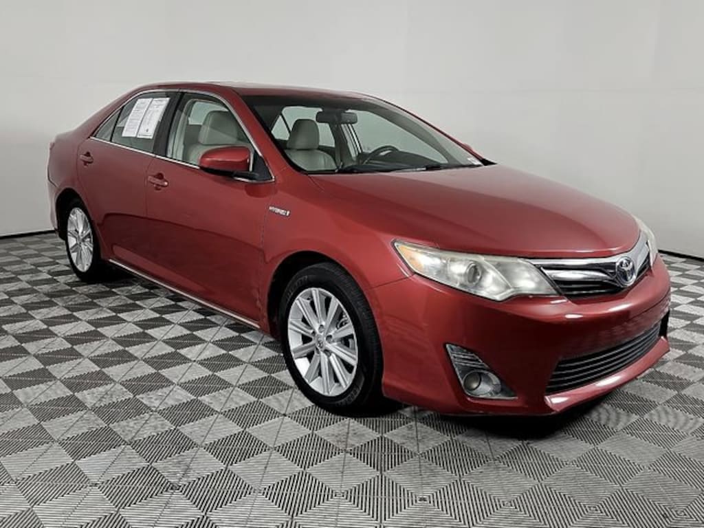 Used 2014 Toyota Camry Hybrid XLE Sedan